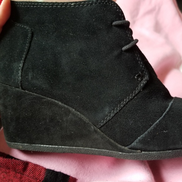 Tom's Black Wedges - Picture 4 of 4